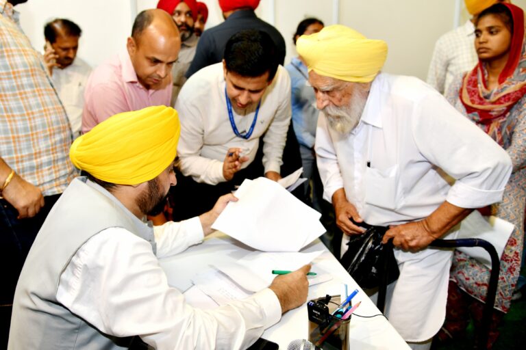 Bhagwant Maan Sarkar Tuhade Dwar