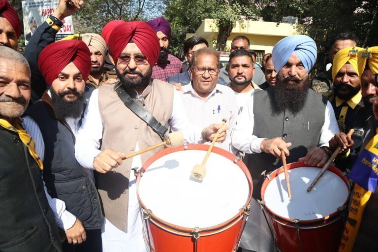 AAP protest across Punjab against Bajwa's casteist remarks