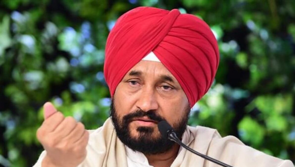 नकली दूध वाले वीडियो पर बवाल: पूर्व CM Charanjit Singh Channi के खिलाफ बठिंडा में शिकायत