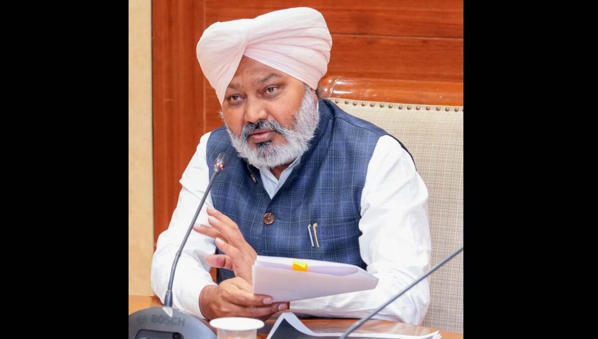 जनता नहीं, खाली सीटों को भाषण देकर लौटे Nayab Saini