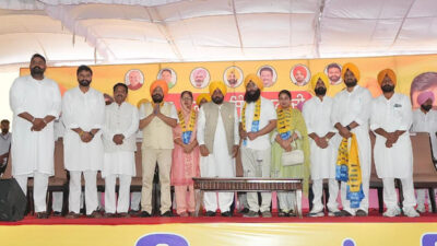 Former MLA Vaninder Kaur Loomba joins AAP