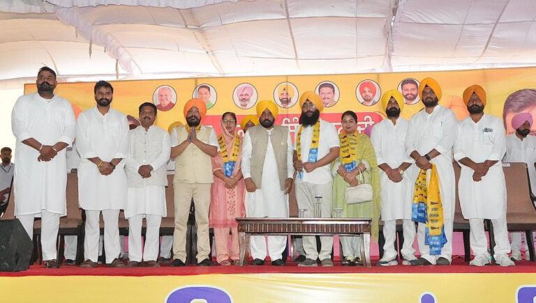Former MLA Vaninder Kaur Loomba joins AAP