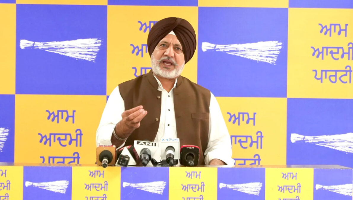 युवा और किसान सड़कों पर, बल प्रयोग कर रही भाजपा : Baltej Pannu