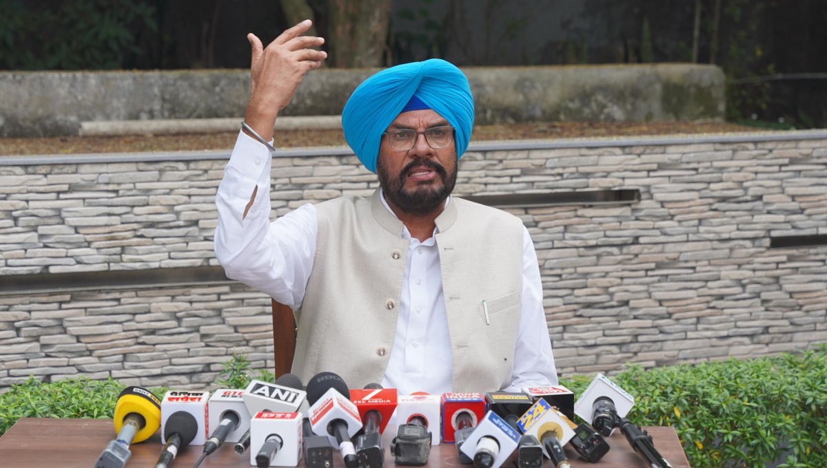 AAP outraged over police action at Bangla Sahib