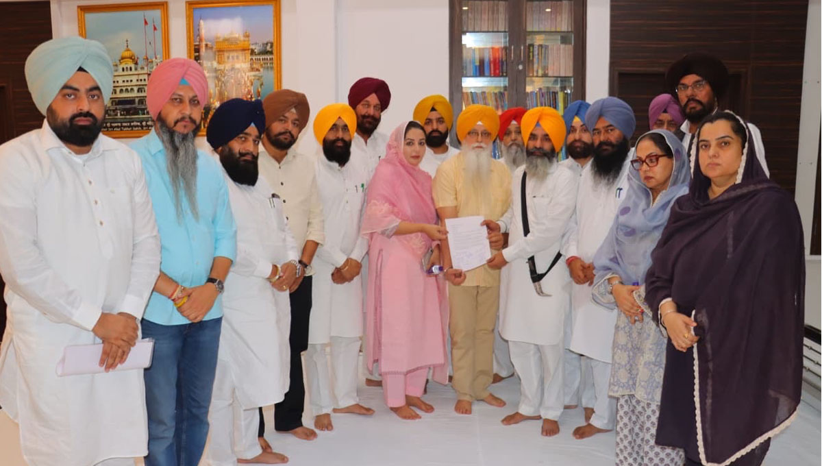 AAP protests Delhi Police entry into Bangla Sahib
